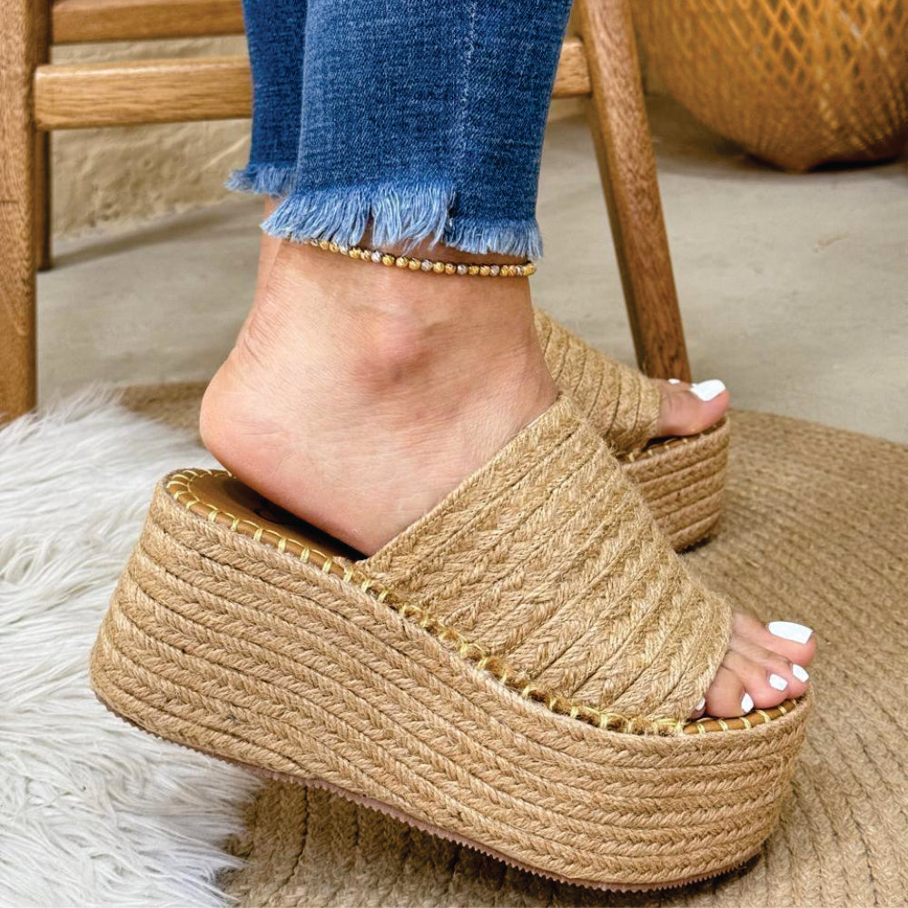 Sandalia Camila en yute de Theory Shoes, vista adicional.