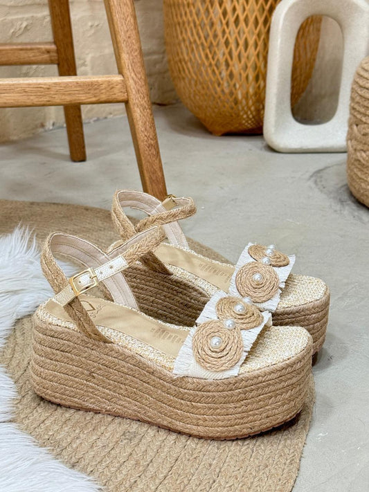 Sandalia Gabriela en sintético natural de Theory Shoes, fotografía principal.