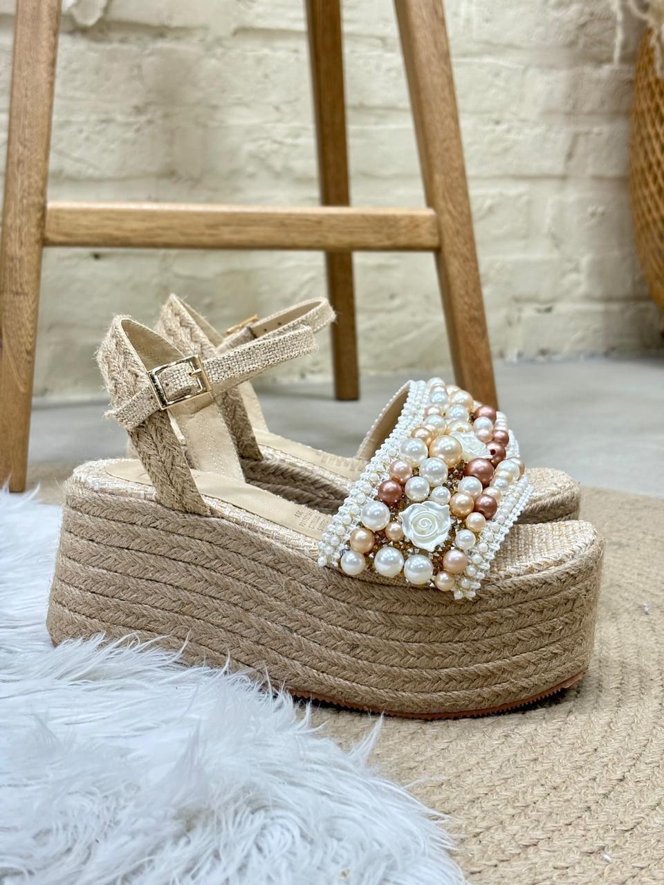 Sandalia Leonor en sintético yute de Theory Shoes, detalle del diseño y acabado.