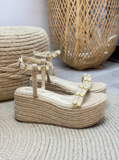 Sandalia Abril en sintético natural de Theory Shoes, vista adicional.