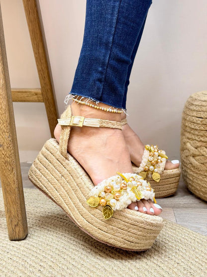 Sandalia Manuela en sintético natural de Theory Shoes, vista adicional.