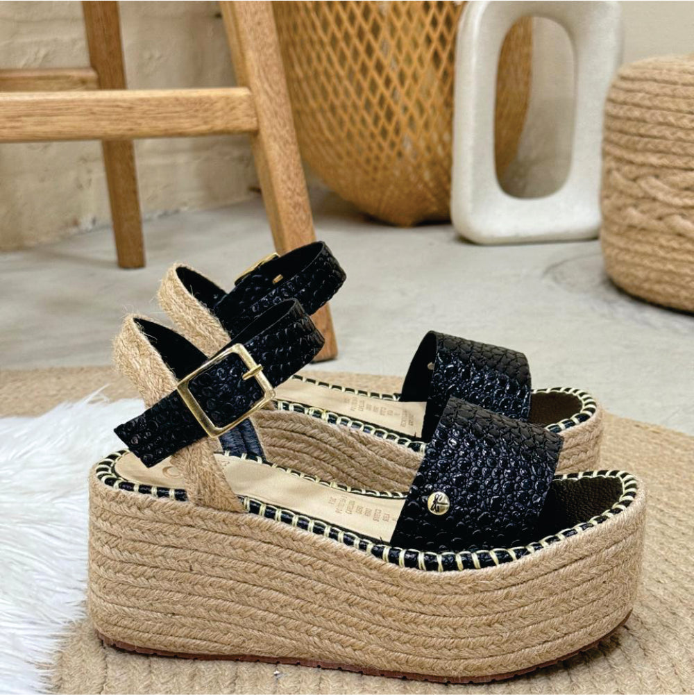 SANDALIA EN CUERO AMARA NEGRO