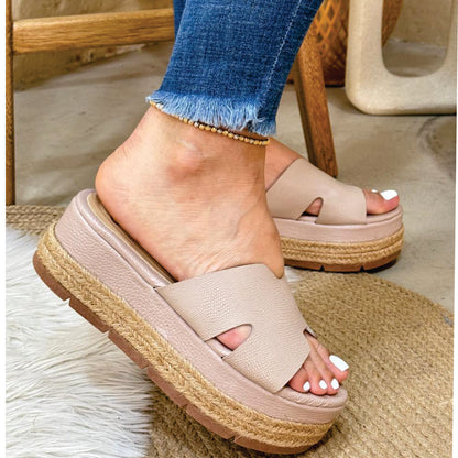 SANDALIA EN CUERO CLAIRE TAUPE