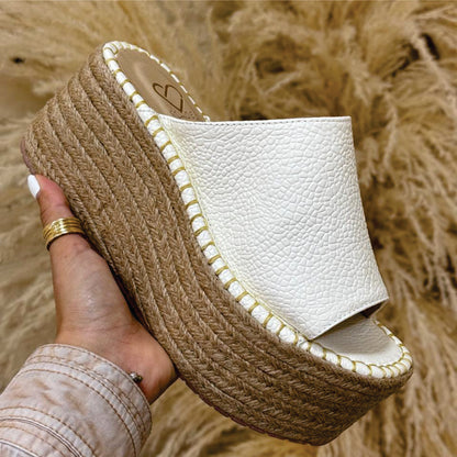 SANDALIA EN CUERO SIENNA TALCO