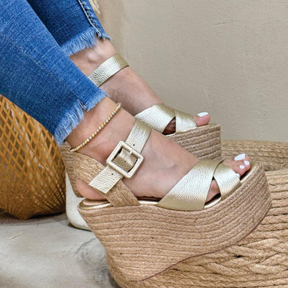 SANDALIA PLATAFORMA EN CUERO SAMANTHA ORO