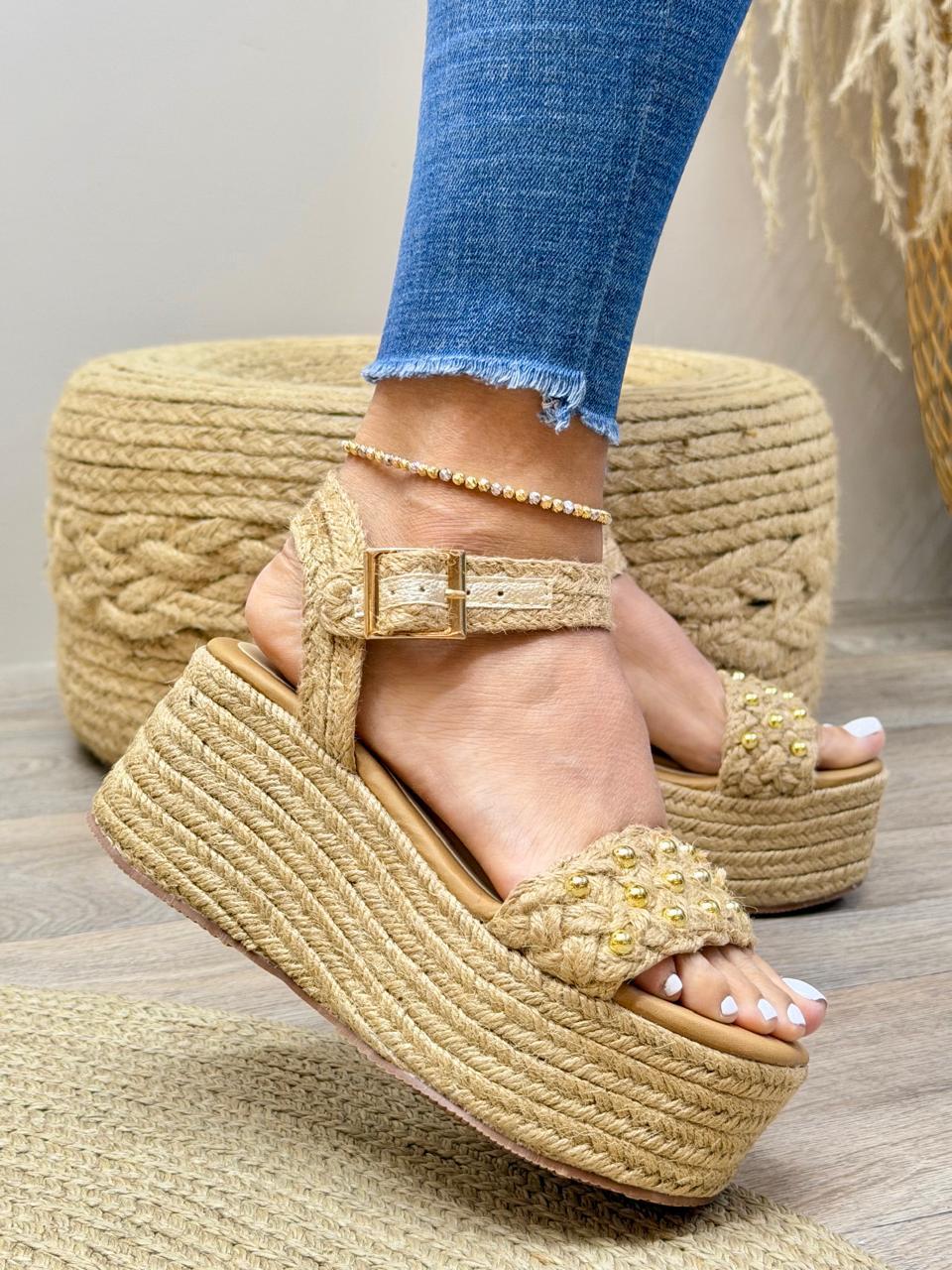 Sandalia Celeste en sintético natural de Theory Shoes, vista adicional.
